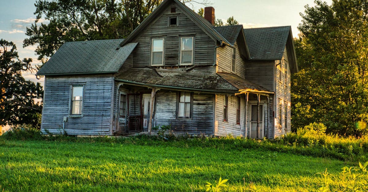 Cover Image for Forgotten Treasures: The Mystique of Abandoned Houses Revealed