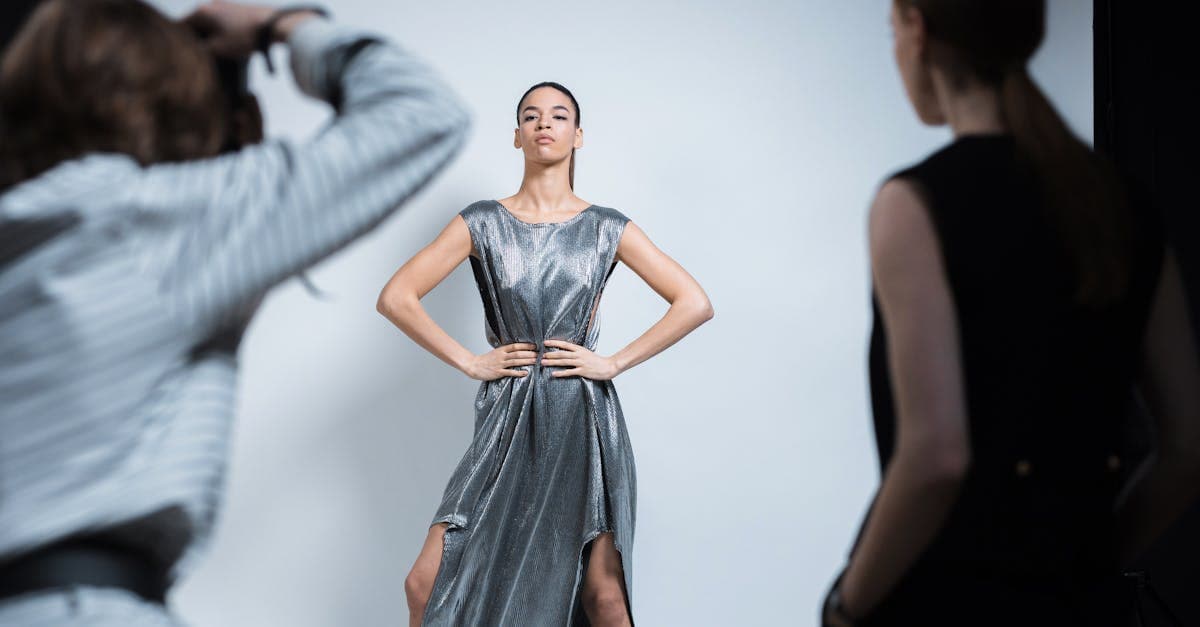 Cover Image for Behind the Scenes: How Modeling Agencies Shape Fashion Trends